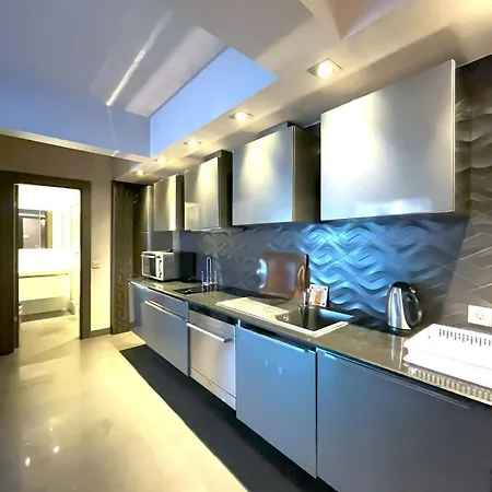 Cozy With Bosphorus View In Besiktas Apartamento Estambul