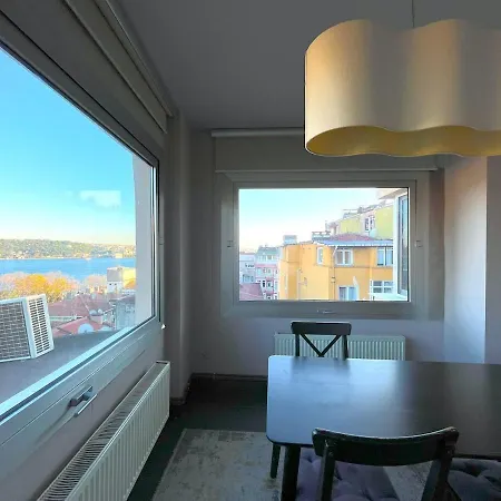 Cozy With Bosphorus View In Besiktas *