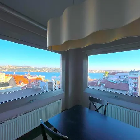 Apartment Cozy With Bosphorus View In Besiktas *